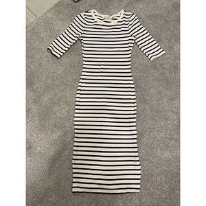 Monteau Black/Cream Striped Dress in Small